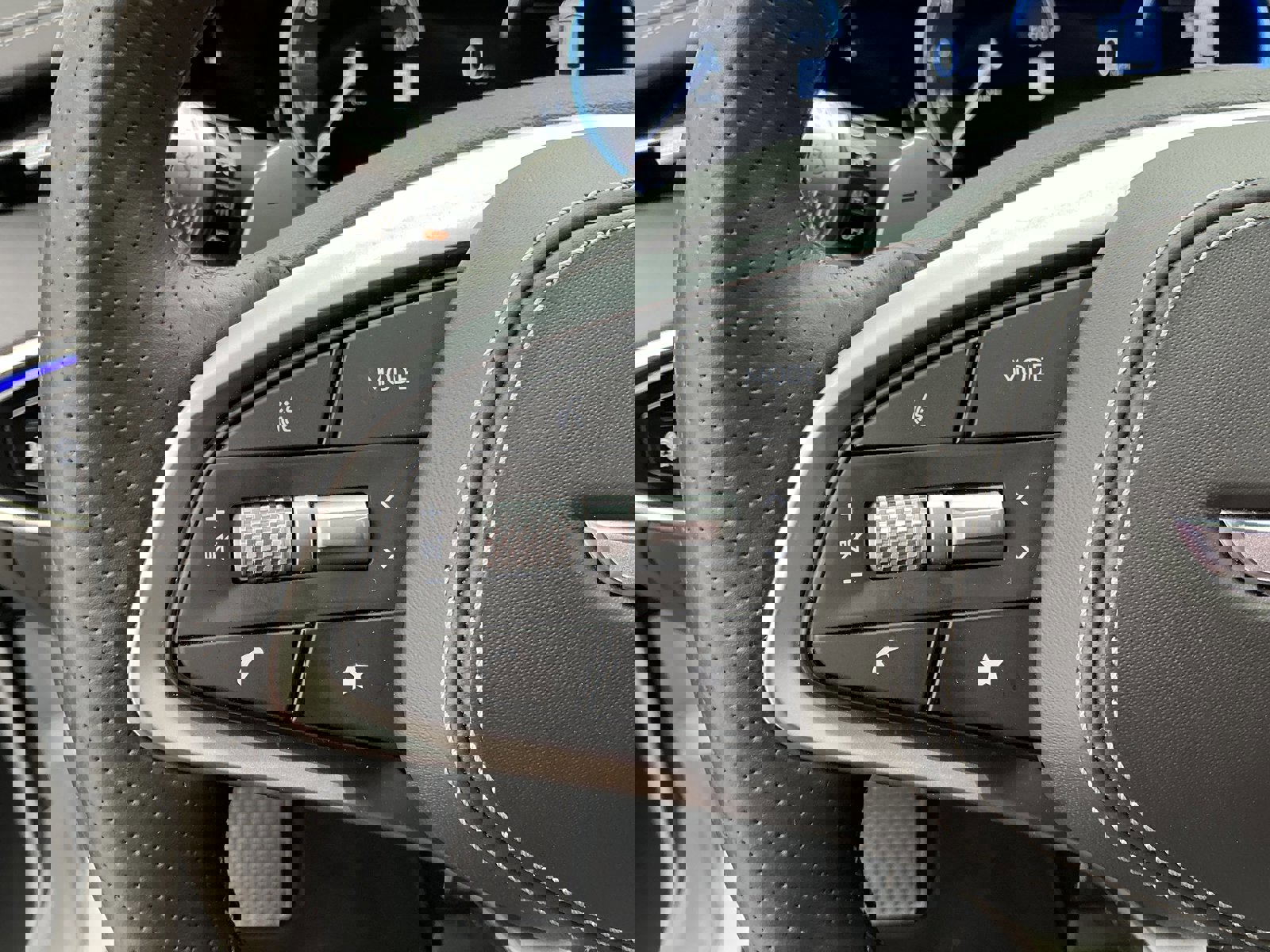 Used 2025 Genesis GV70 3.5T Sport w/ Sport Prestige Package image 9