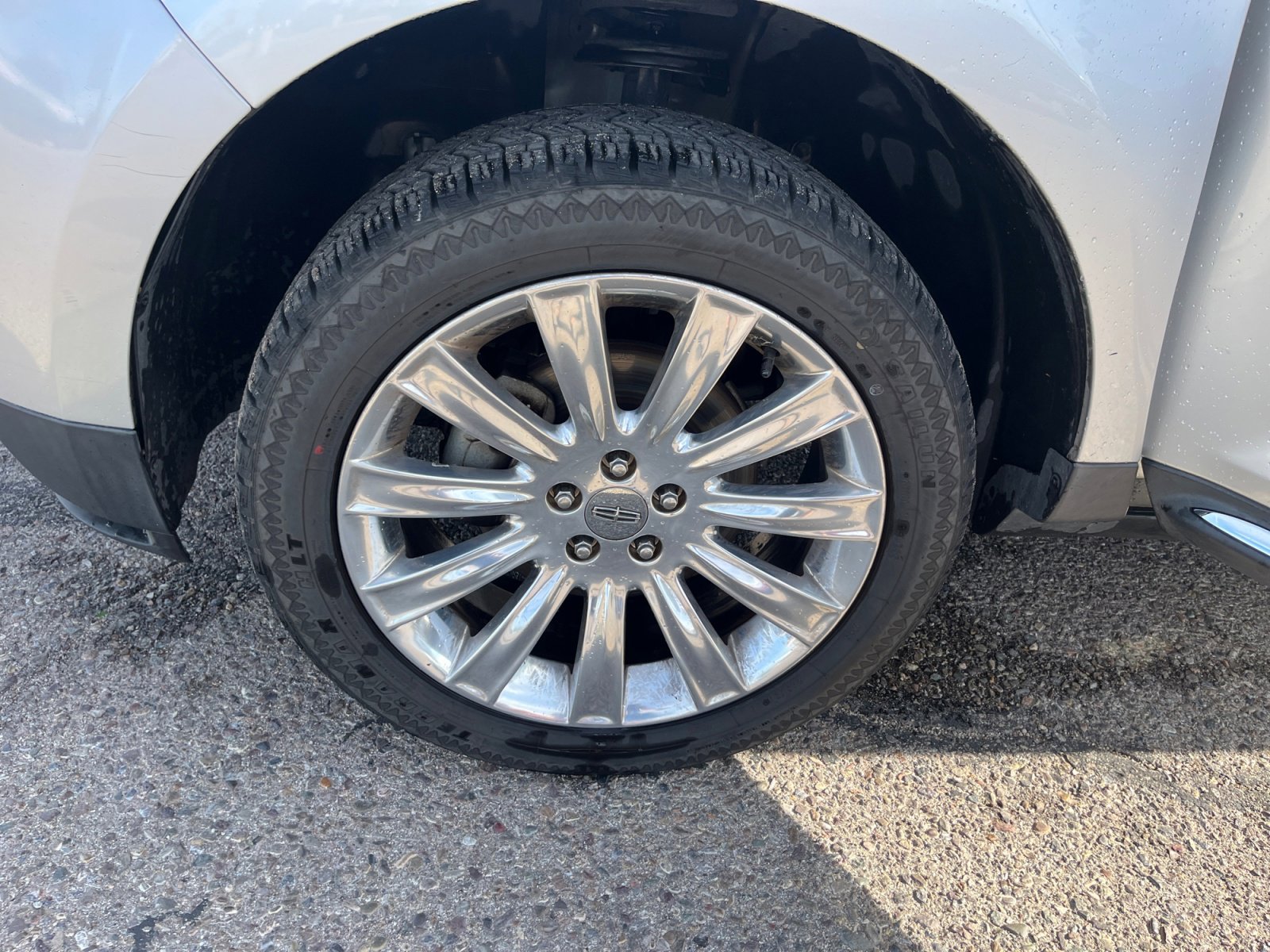 Used 2013 Lincoln MKX FWD image 26