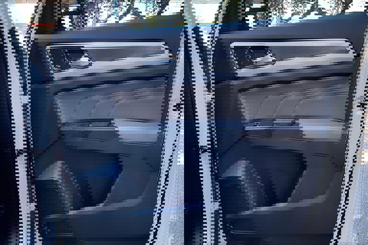 Used 2021 Volkswagen Atlas SEL Premium w/ MDO Package (Bench Seat) image 22