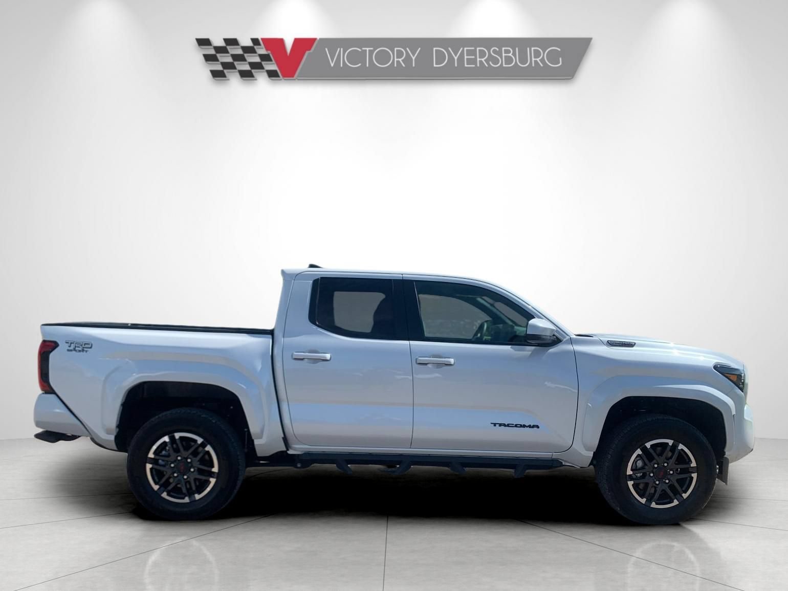 Used 2025 Toyota Tacoma TRD Sport AWD/4WD image 3