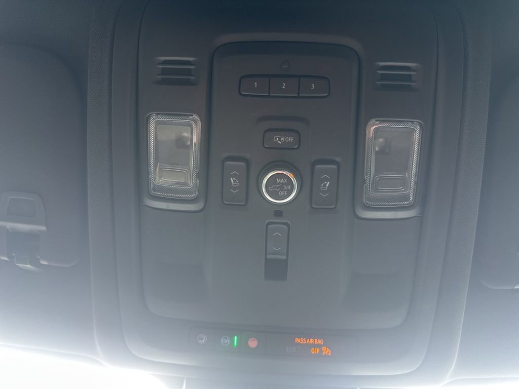 Used 2023 Chevrolet Suburban Premier image 21