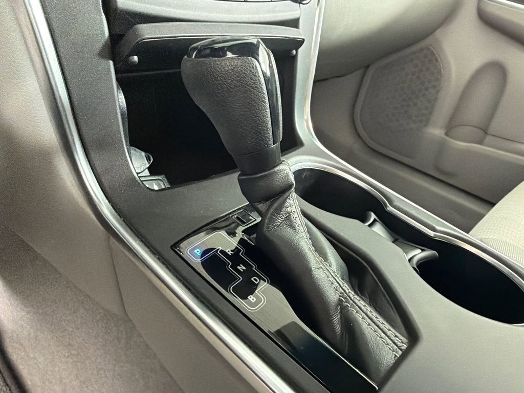 Used 2017 Toyota Camry LE image 30