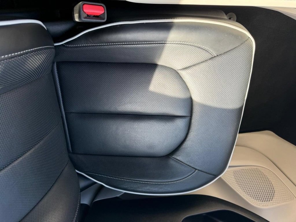 Used 2024 Chrysler Pacifica Limited FWD image 23