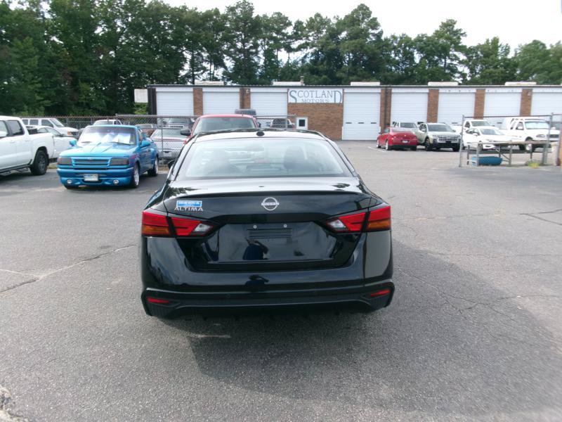 Used 2025 Nissan Altima 2.5 SV FWD image 7