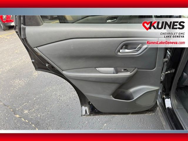 Used 2024 Nissan Rogue SV image 15