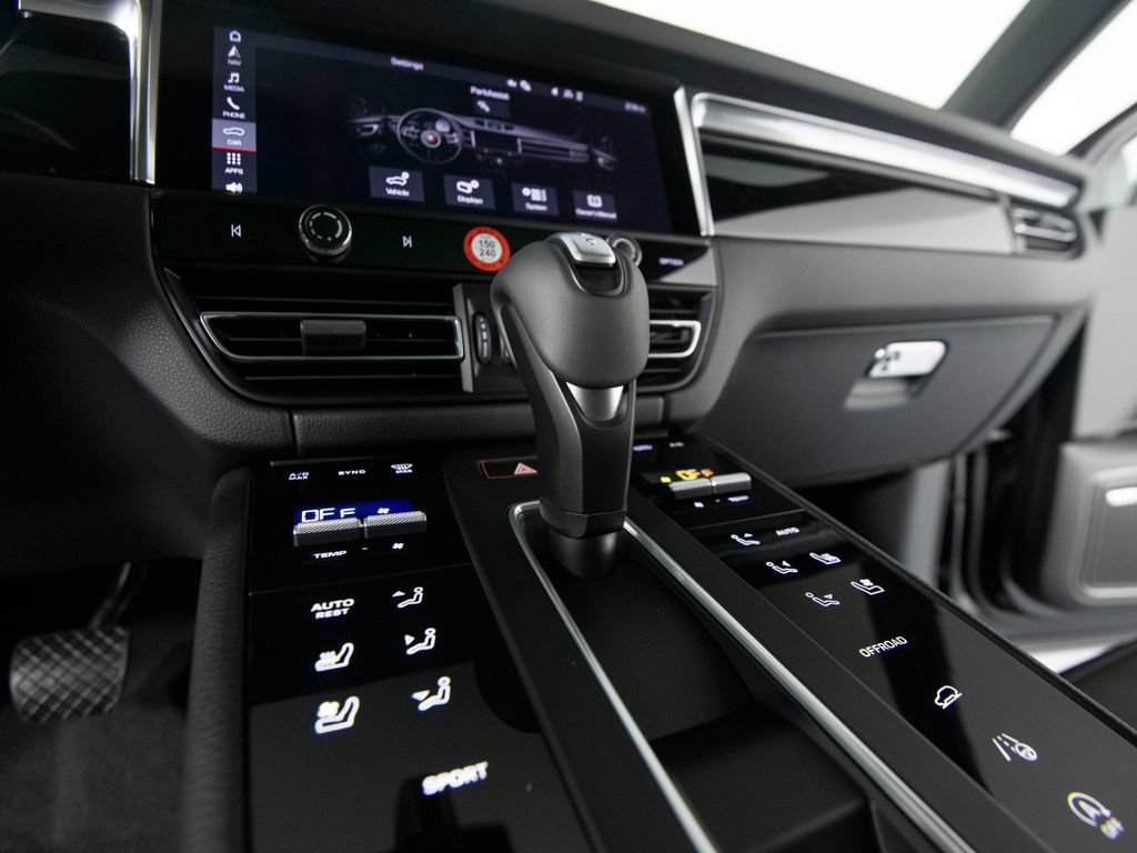 New 2026 Porsche Macan AWD/4WD image 28