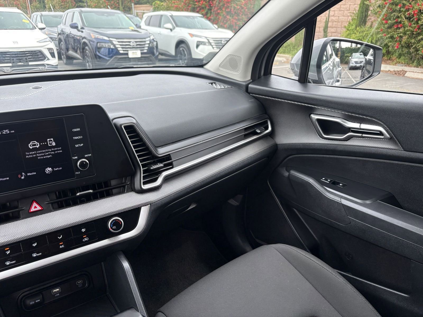 Used 2025 Kia Sportage LX image 34