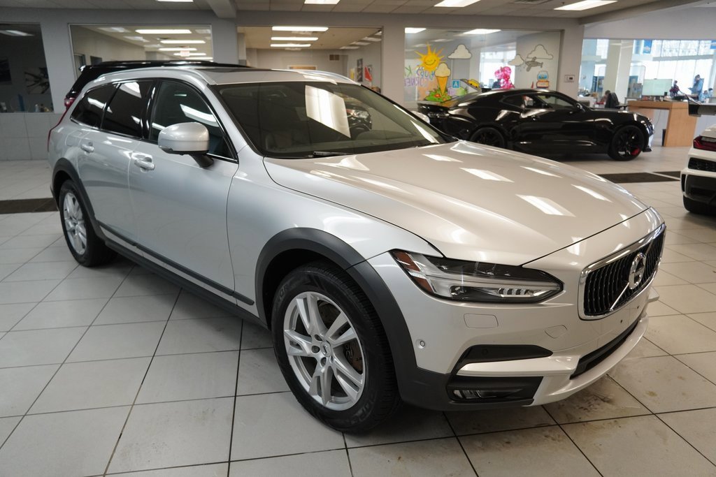 Used 2018 Volvo V90 T5 Cross Country w/ Convenience Package image 19