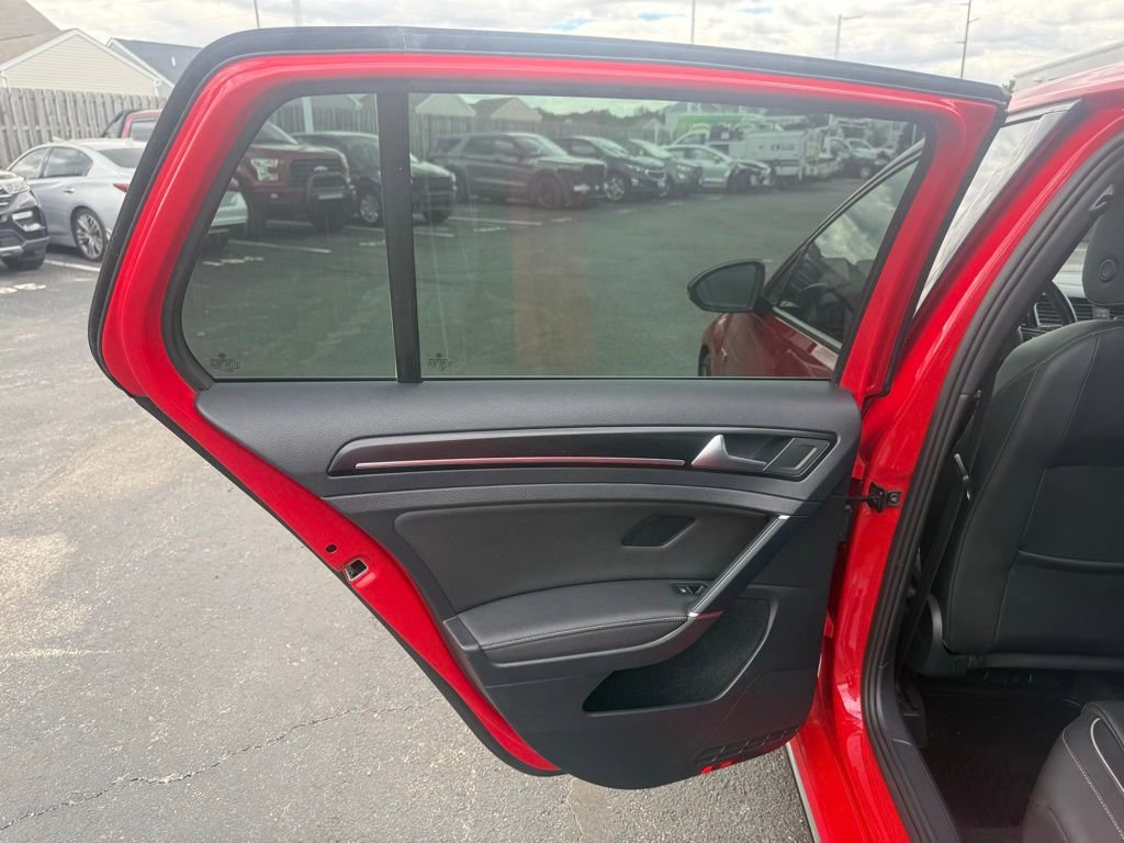 Used 2019 Volkswagen Golf R 4-Door AWD/4WD image 32