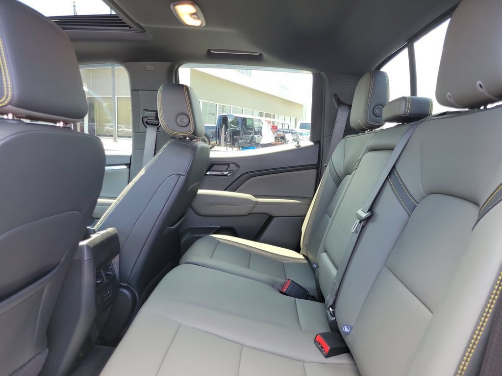 Used 2024 Chevrolet Colorado ZR2 w/ ZR2 Convenience Package III AWD/4WD image 14