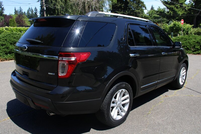 Used 2015 Ford Explorer XLT w/ Equipment Group 202B AWD/4WD image 3