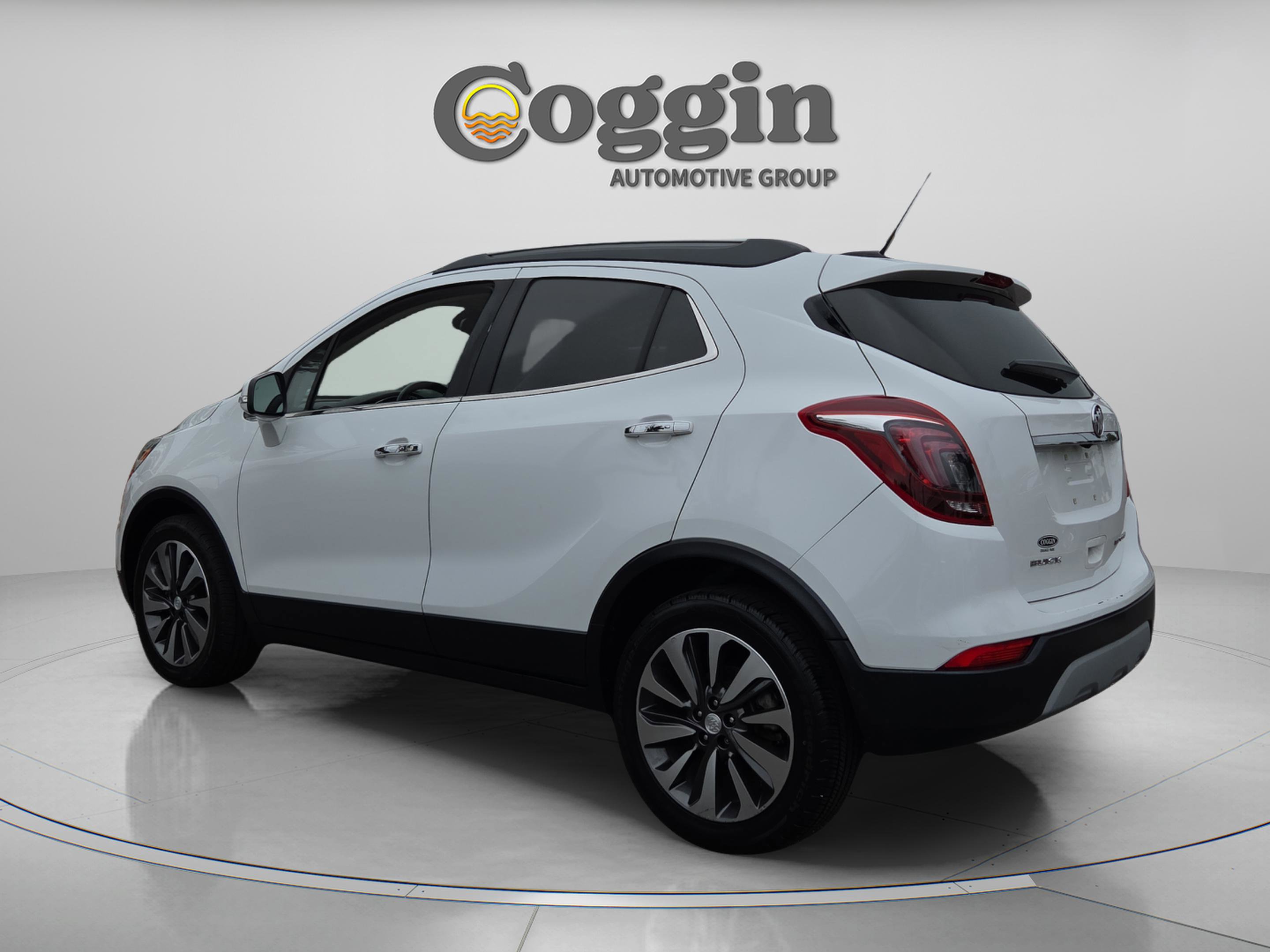 Used 2018 Buick Encore Essence FWD image 3