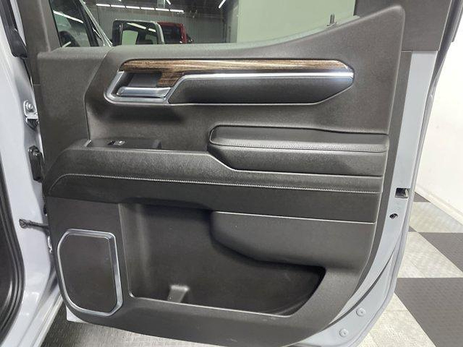 Used 2024 GMC Sierra 1500 SLE AWD/4WD image 13