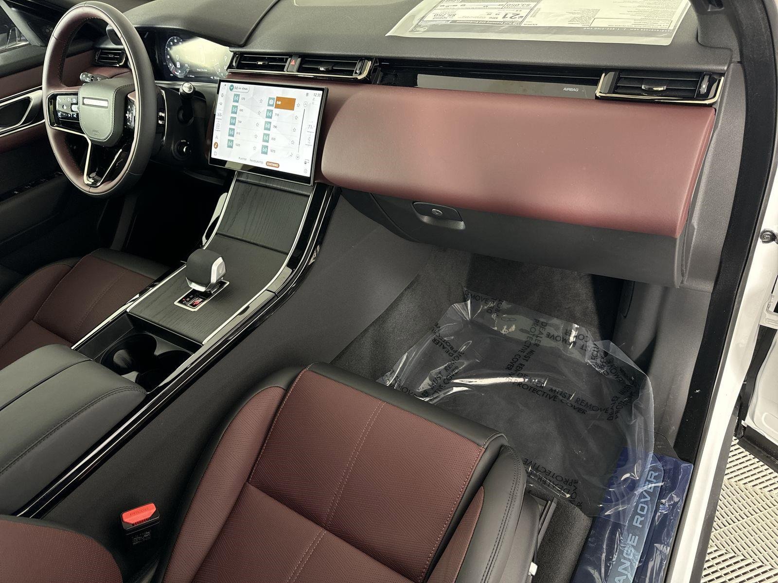 Certified 2025 Land Rover Range Rover Velar Dynamic HSE image 37