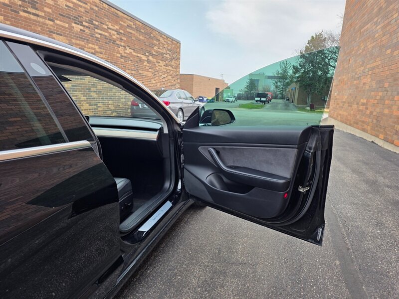 Used 2018 Tesla Model 3 Long Range image 21