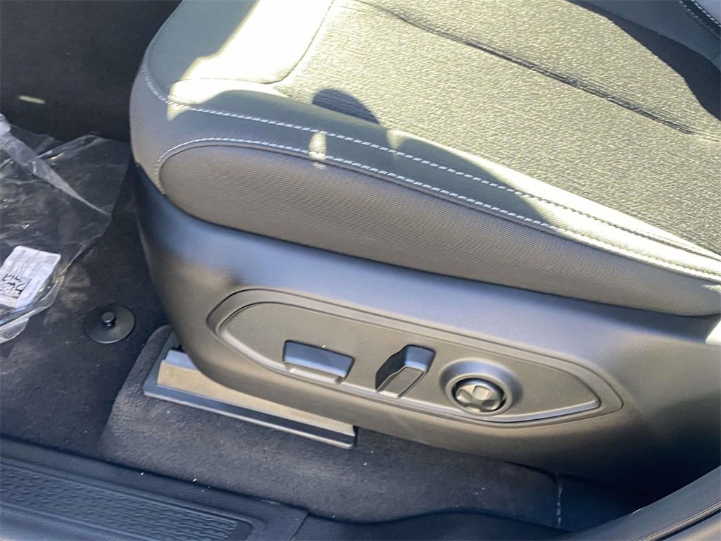 New 2025 Jeep Grand Cherokee L Laredo w/ Luxury Tech Group I image 46