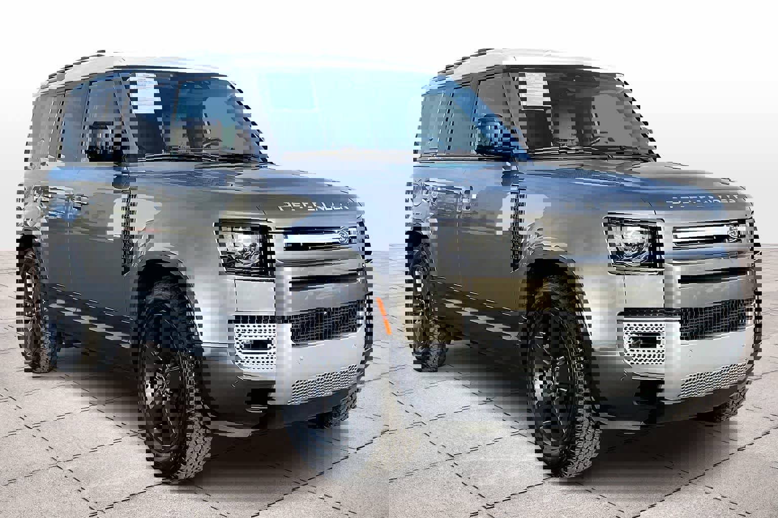 Used 2023 Land Rover Defender 110 SE image 2