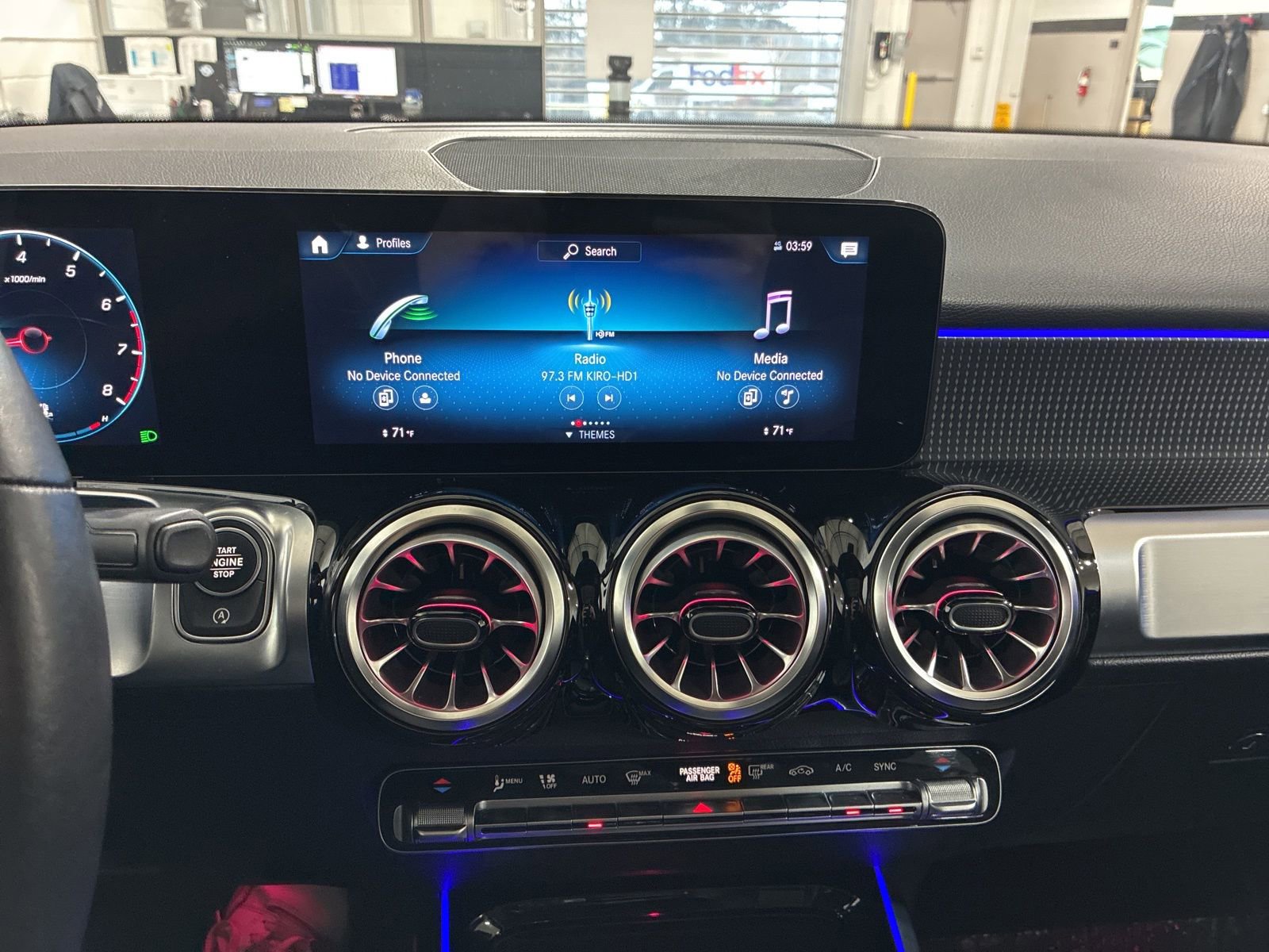 Used 2022 Mercedes-Benz GLB 250 4MATIC image 17