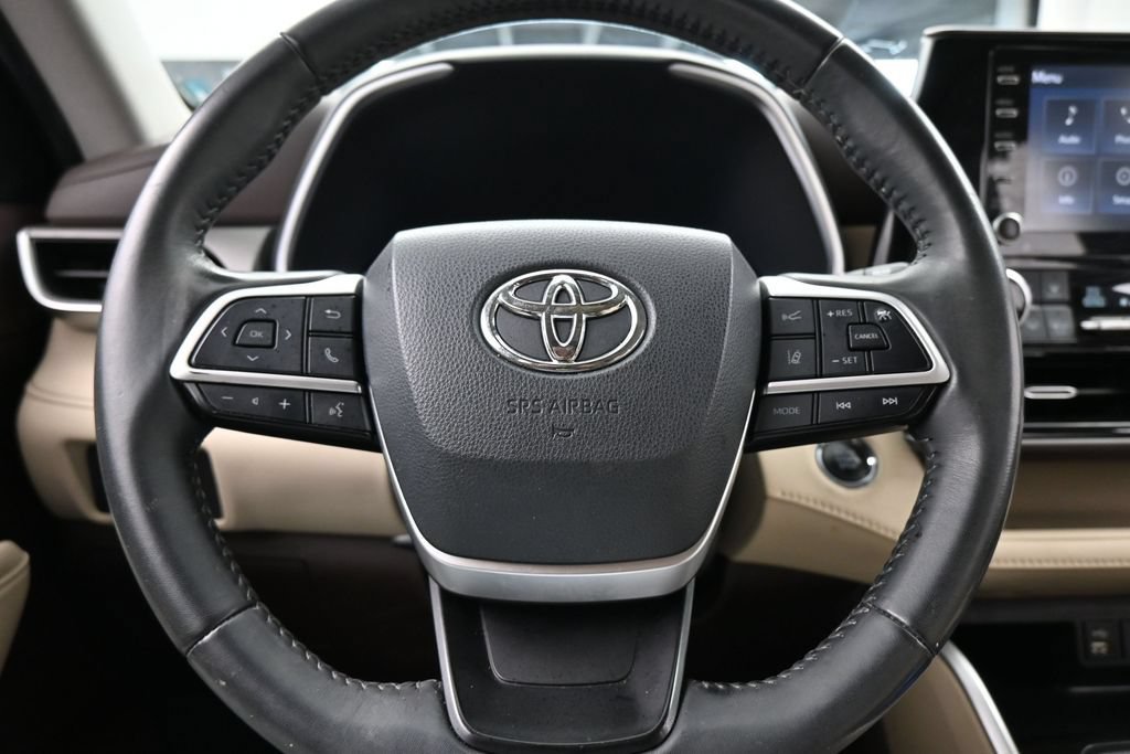 Used 2022 Toyota Highlander XLE FWD image 26