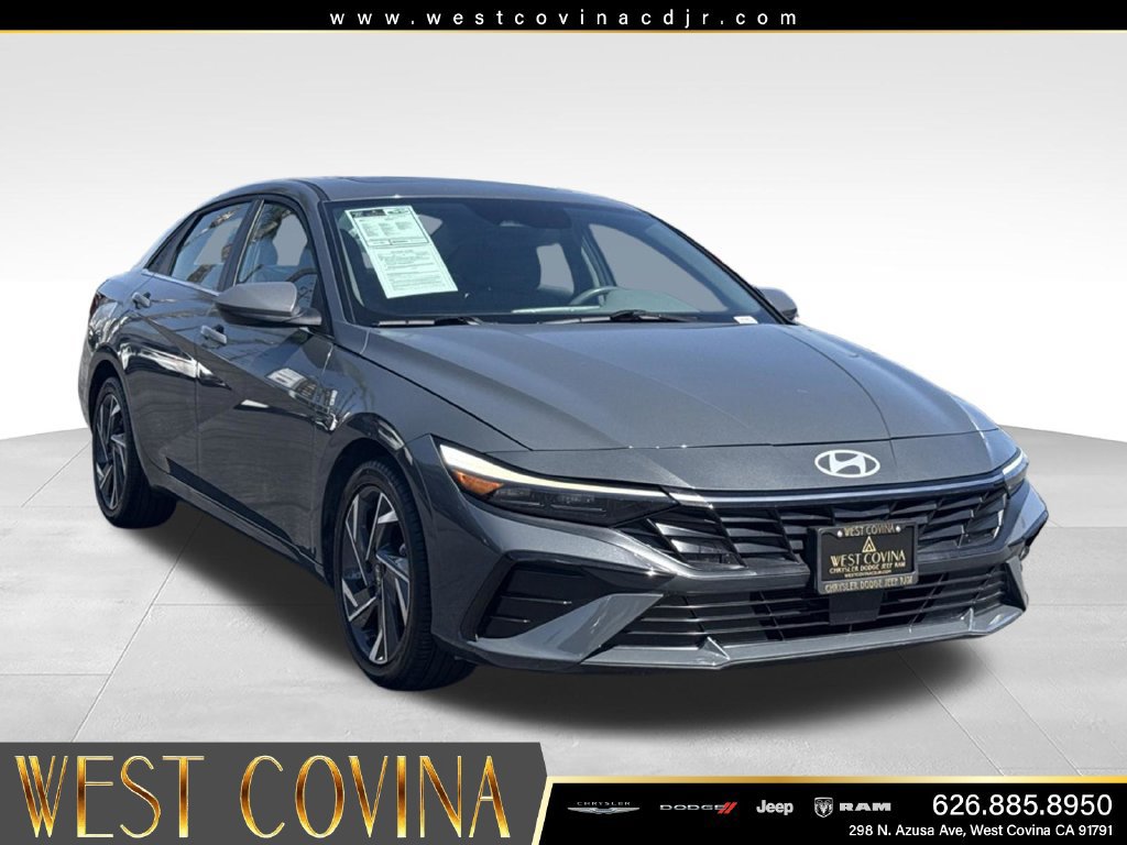 Used 2025 Hyundai Elantra SEL FWD image 2
