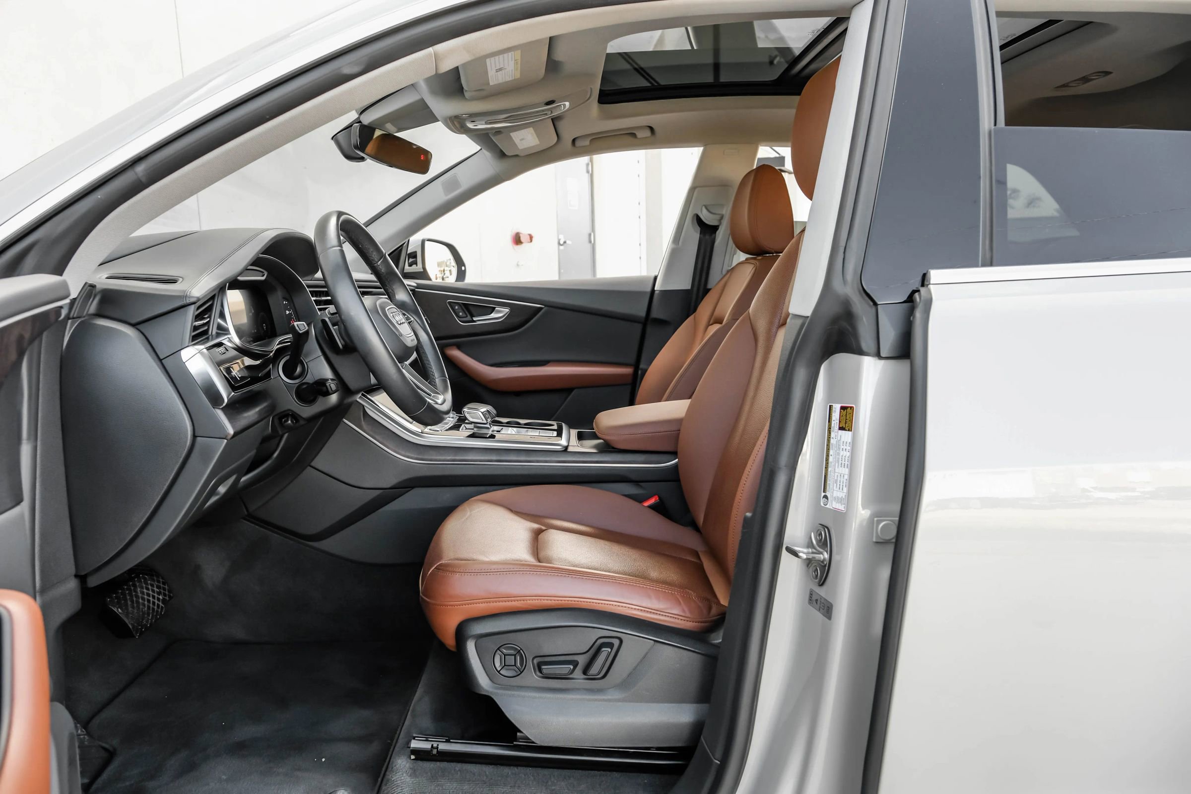 Used 2021 Audi Q8 Prestige w/ Prestige Package image 4