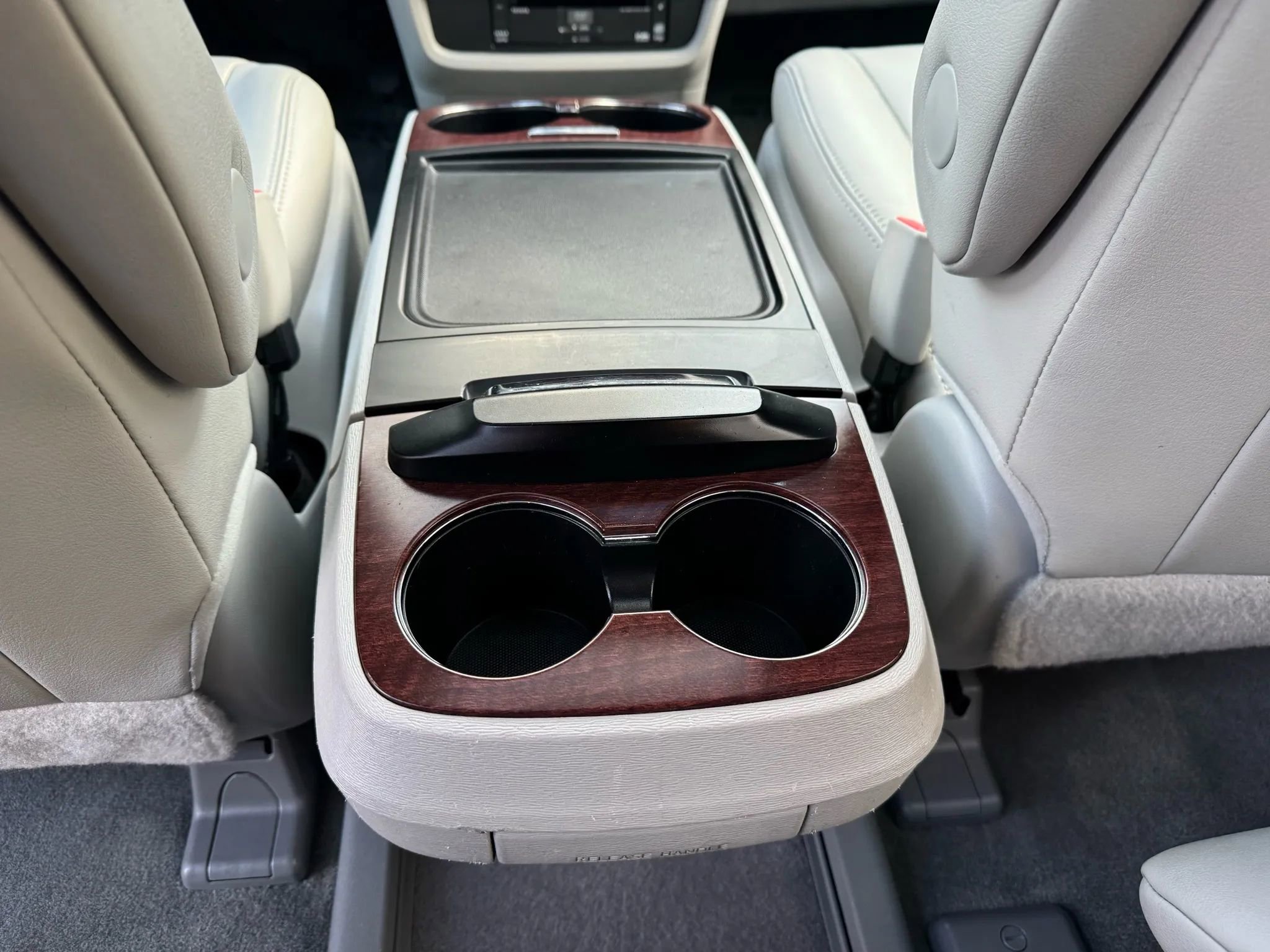 Used 2014 Toyota Sienna XLE w/ XLE Premium Package AWD/4WD image 22