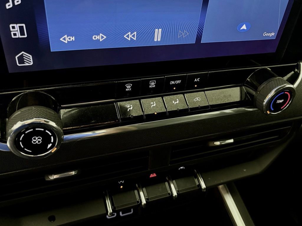 Used 2023 Chevrolet Colorado Trail Boss w/ Technology Package image 32