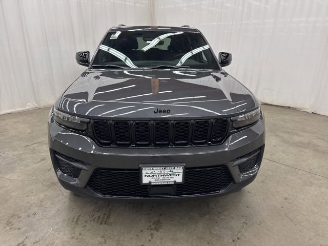 New 2025 Jeep Grand Cherokee Altitude image 2