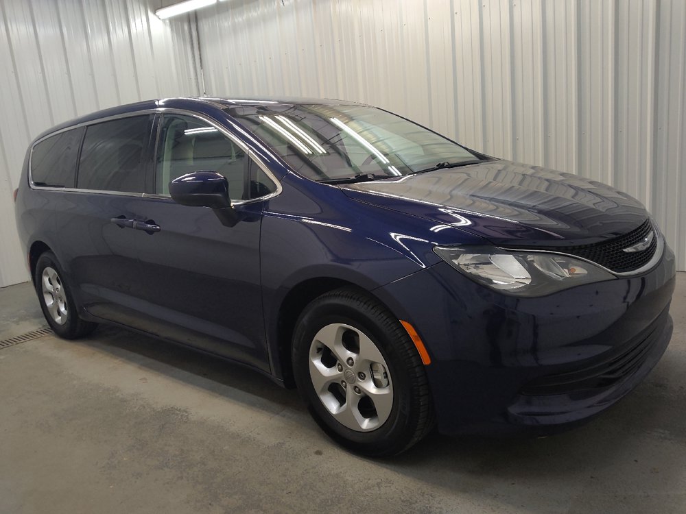 Used 2017 Chrysler Pacifica LX w/ Tire & Wheel Group FWD image 11