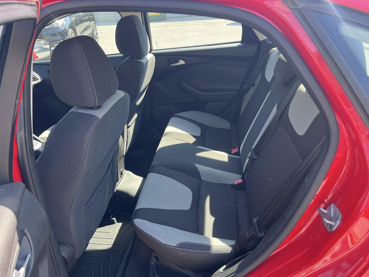 Used 2014 Ford Focus SE w/ SE Sport Package FWD image 12