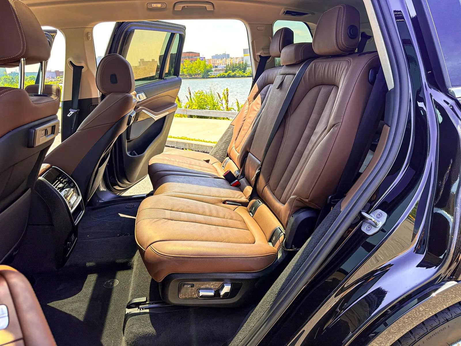 Used 2021 BMW X7 xDrive40i w/ Premium Package AWD/4WD image 19