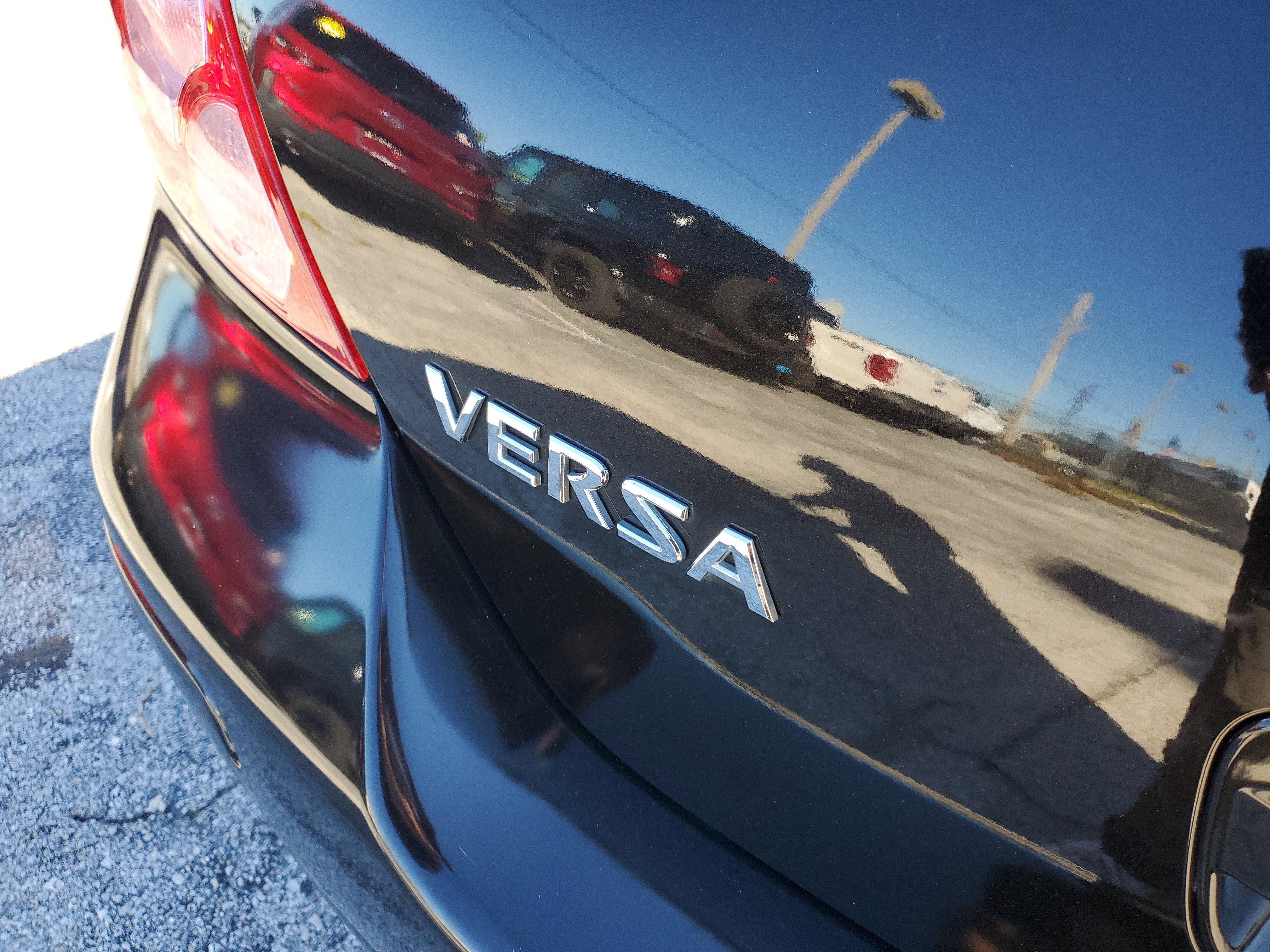 Used 2011 Nissan Versa 1.8 S w/ Plus Pkg image 10