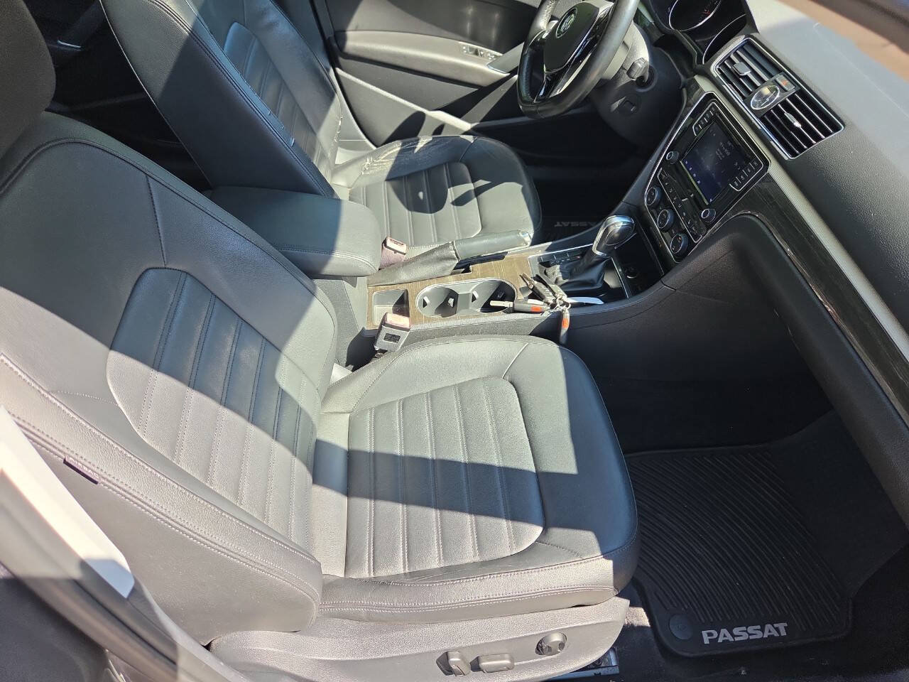 Used 2016 Volkswagen Passat 1.8T FWD image 27