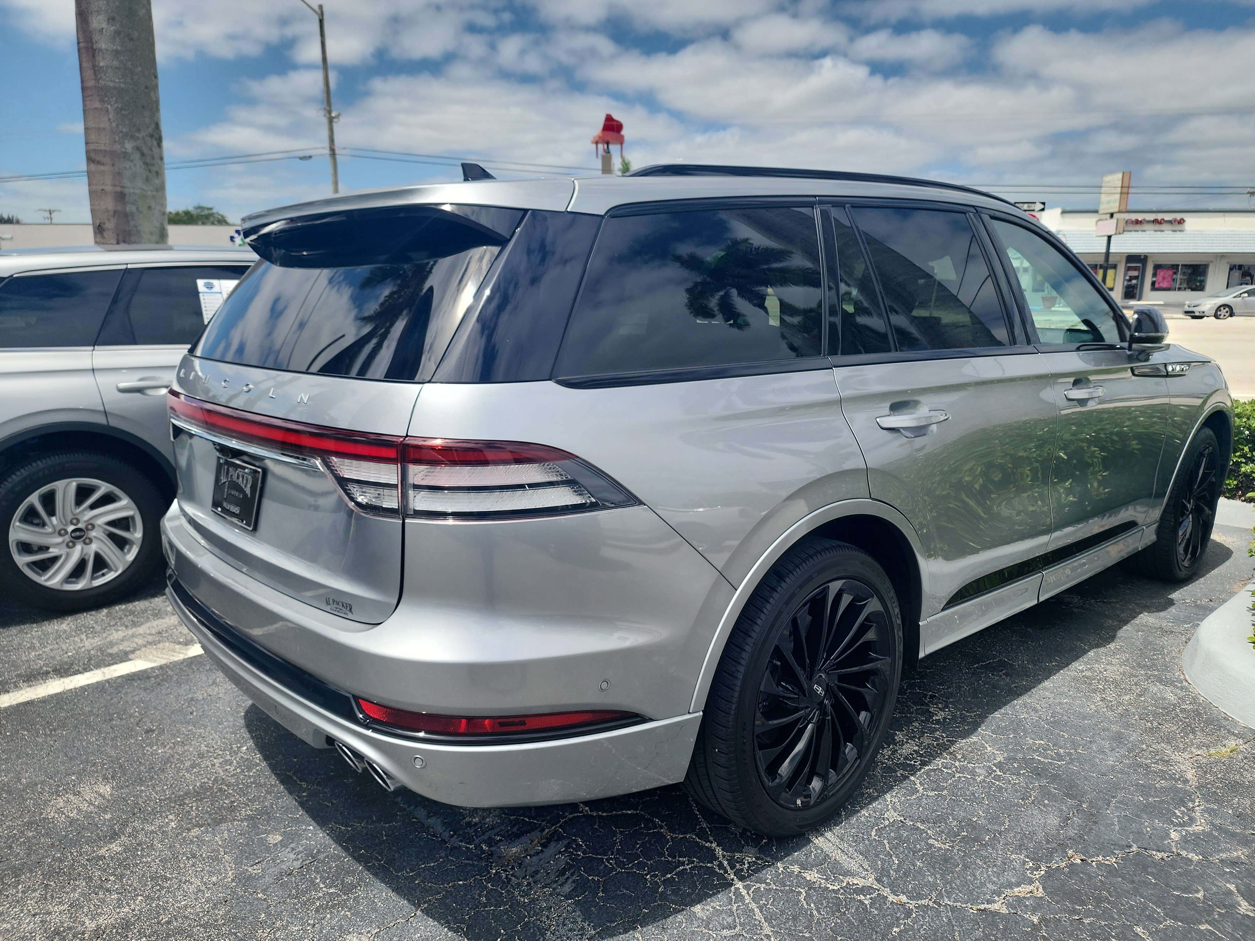 Certified 2024 Lincoln Aviator Reserve w/ Jet Package RWD image 3