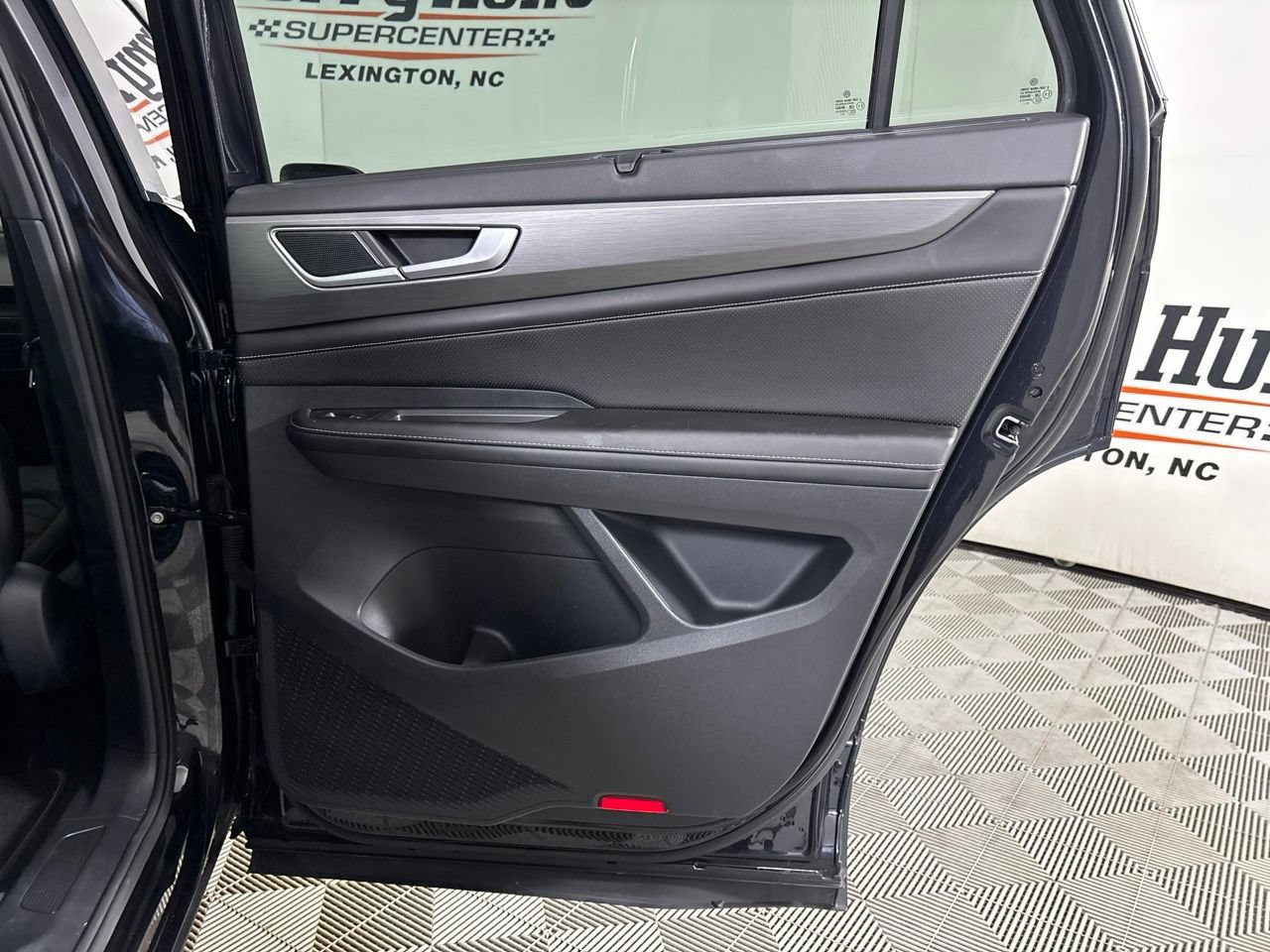 Used 2024 Volkswagen Atlas Cross Sport SE w/ Panoramic Sunroof Package FWD image 26