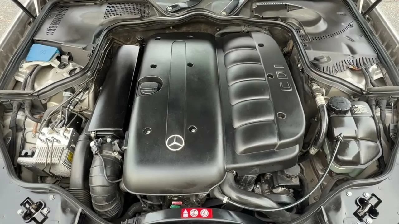 Used 2006 Mercedes-Benz E 320 CDI Sedan image 11