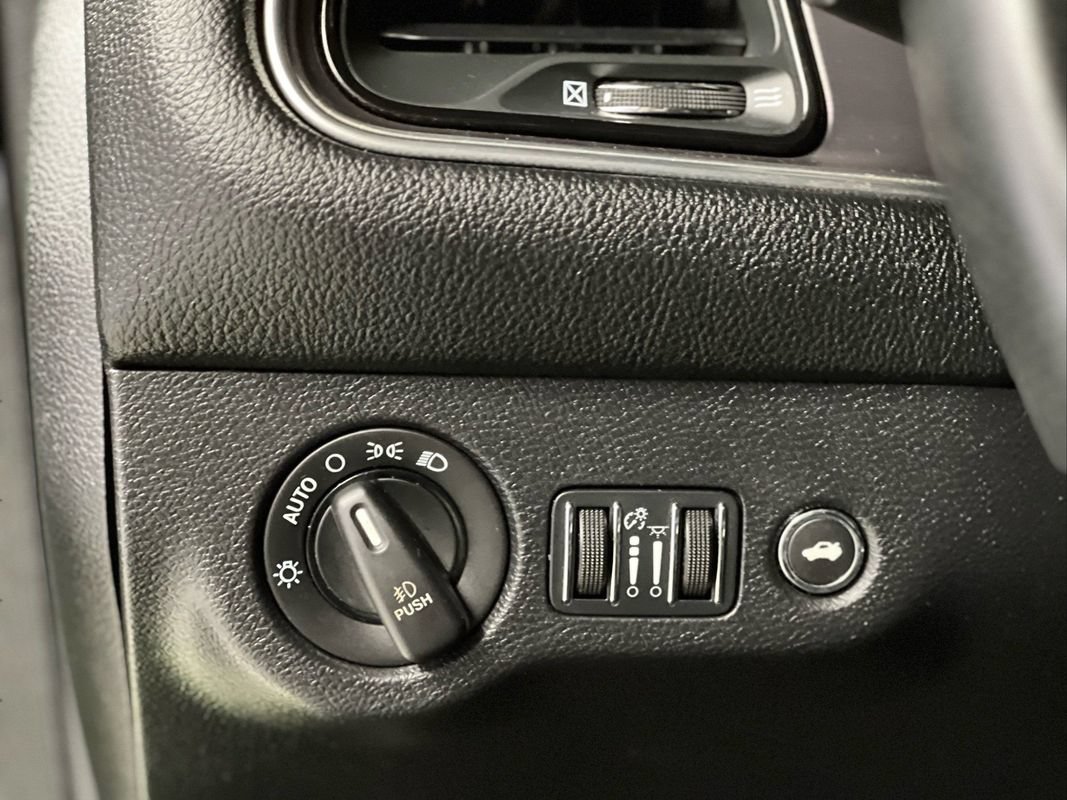 Used 2015 Dodge Challenger R/T Plus RWD image 18