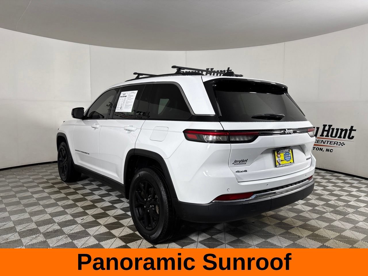 Used 2023 Jeep Grand Cherokee Limited AWD/4WD image 9