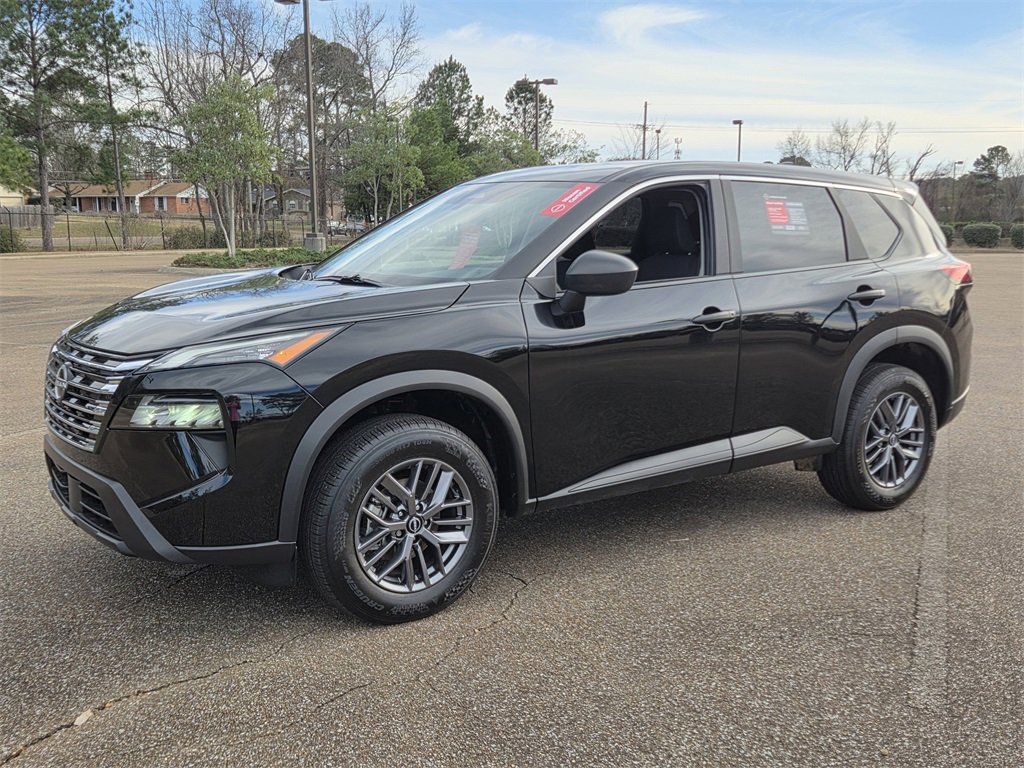 Certified 2025 Nissan Rogue S image 4
