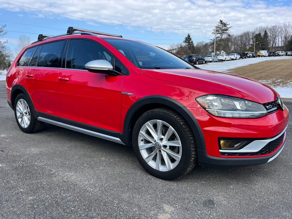 Used 2019 Volkswagen Golf Alltrack SE image 1