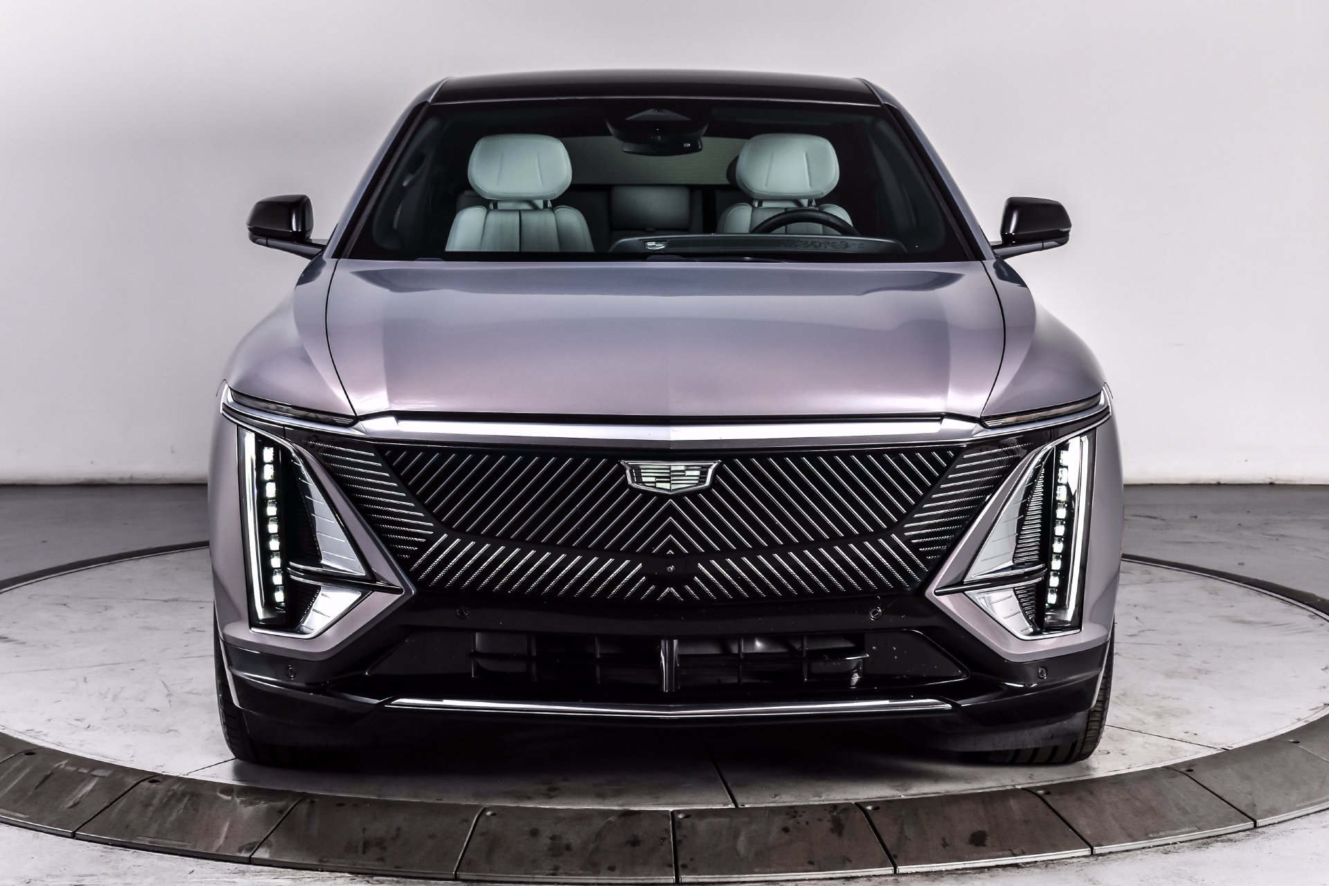 Used 2024 Cadillac Lyriq Luxury AWD/4WD image 2