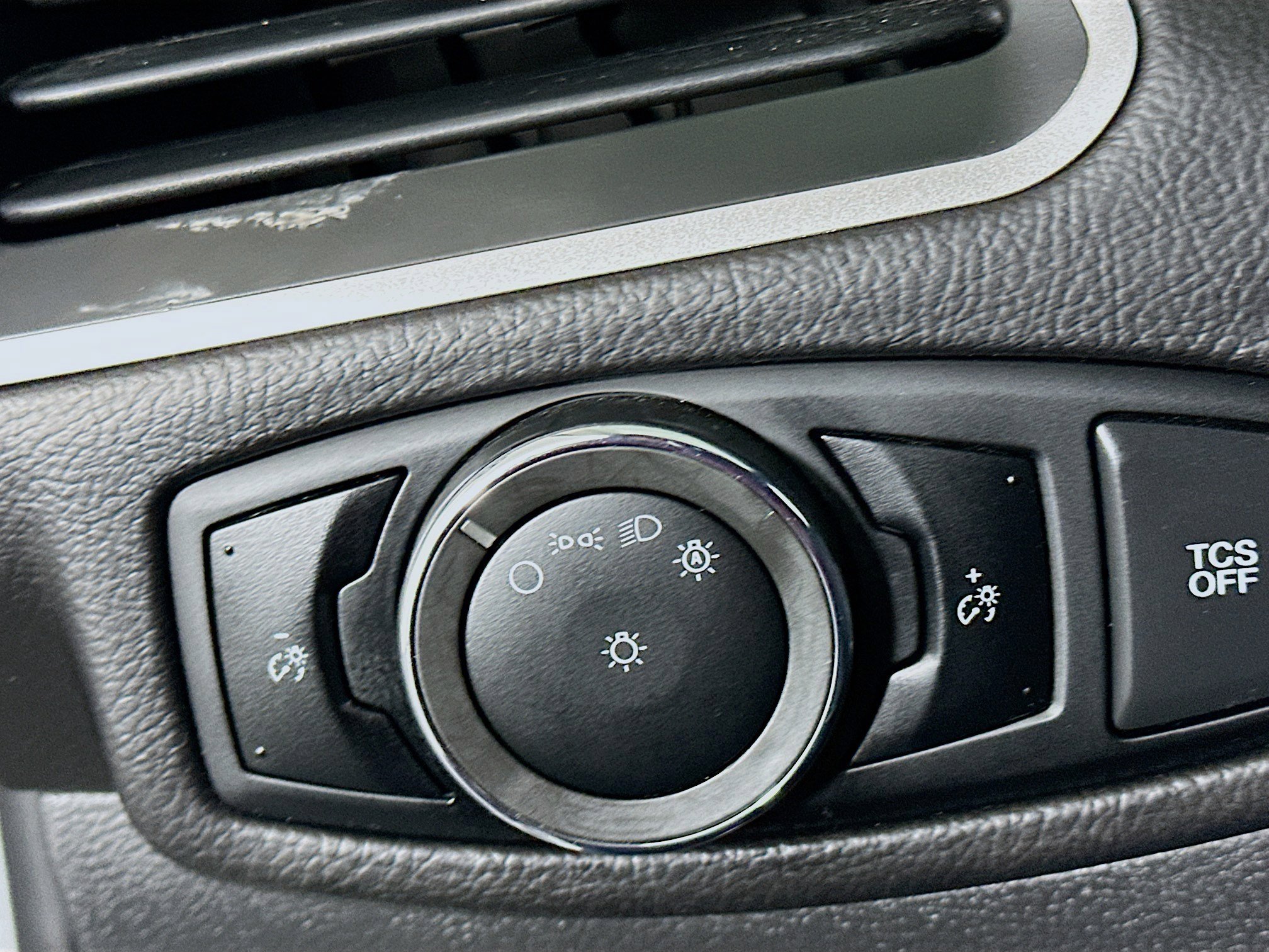 Used 2024 Ford Edge SEL image 17