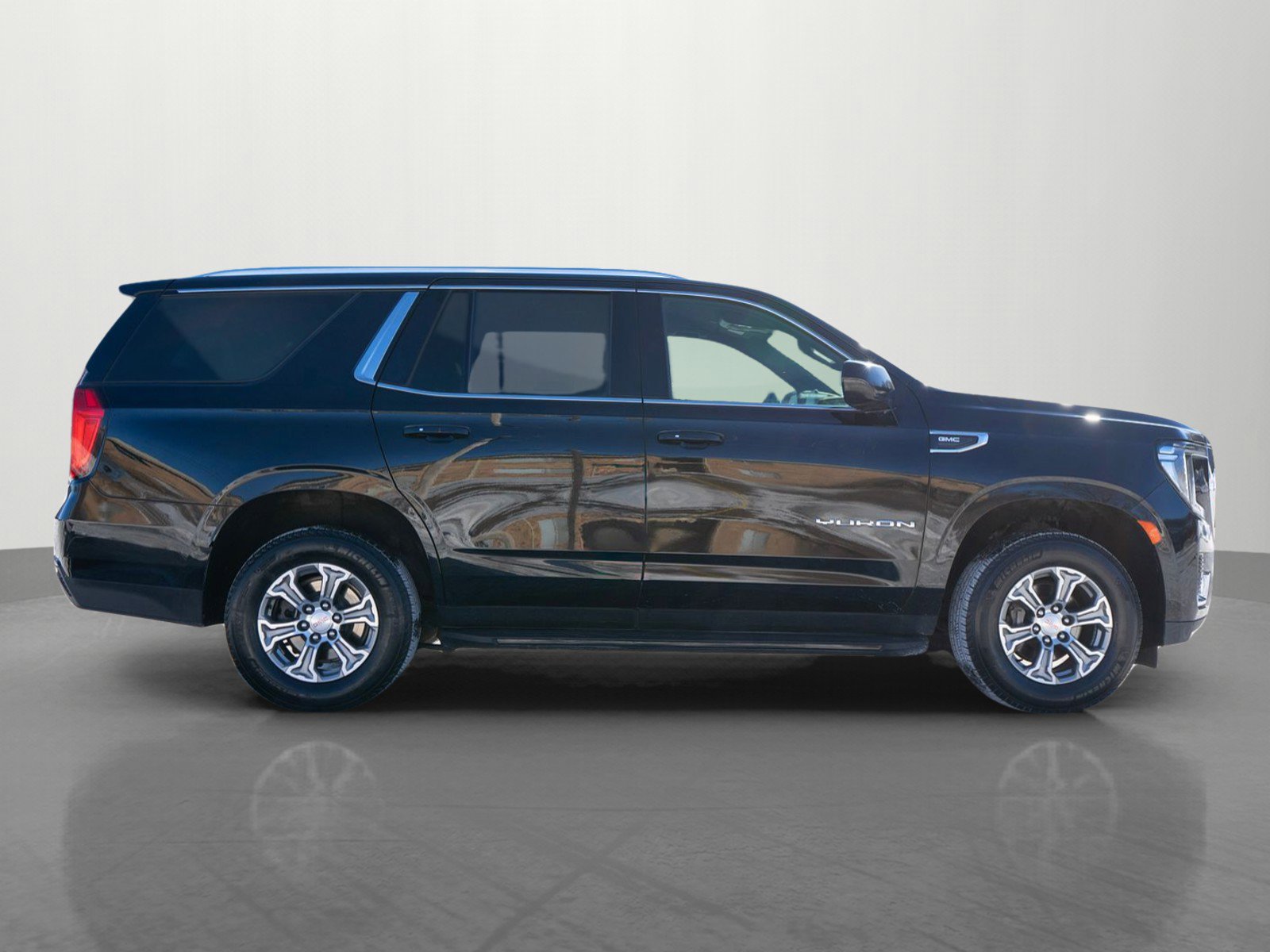 Used 2023 GMC Yukon SLE image 8