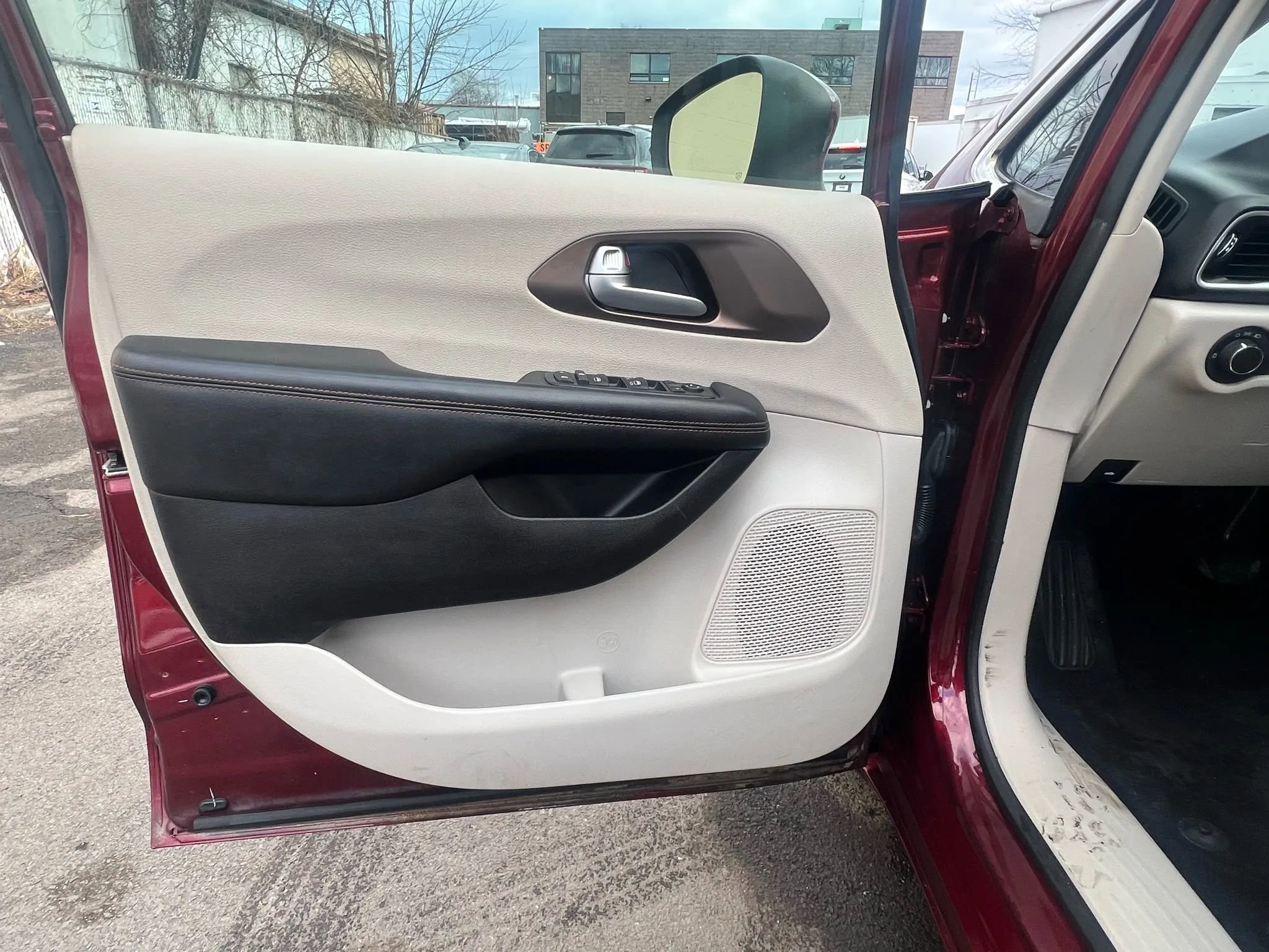 Used 2017 Chrysler Pacifica LX image 23