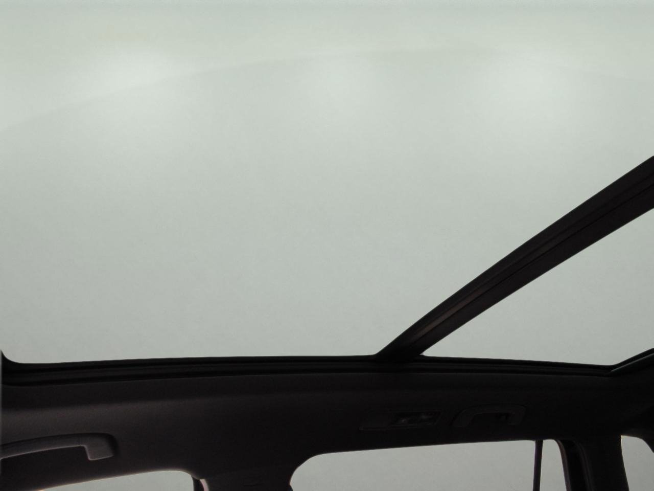 Used 2021 Volkswagen Tiguan SE R-Line image 26