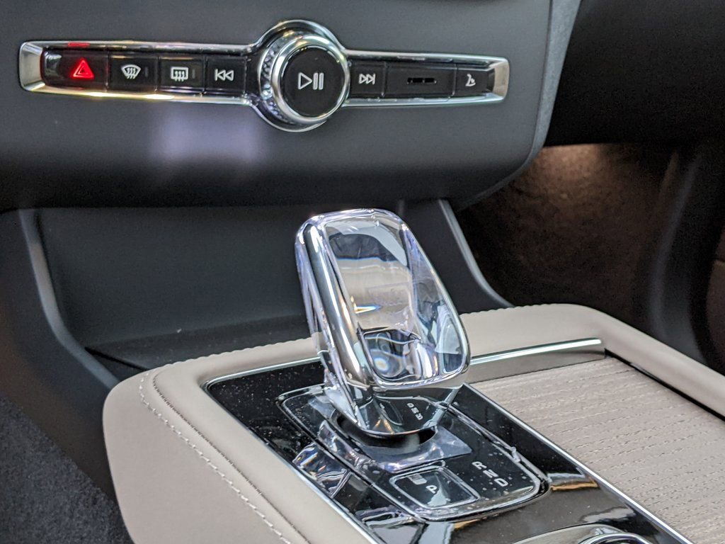 New 2026 Volvo XC90 B5 Core AWD/4WD image 19