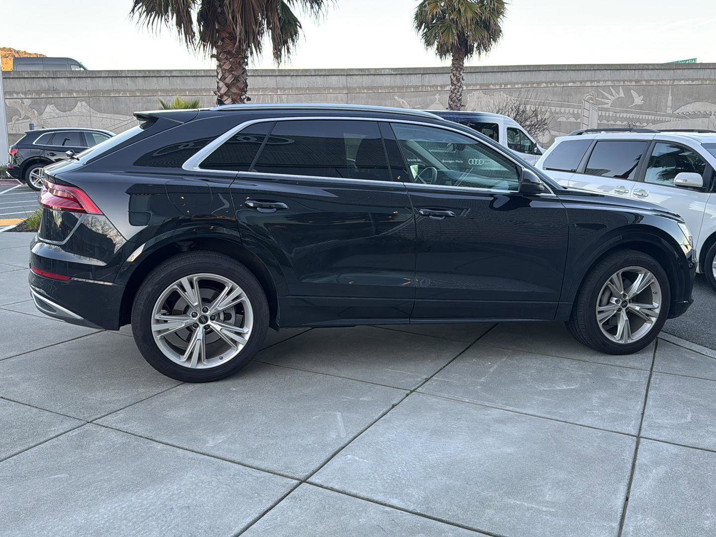 Used 2023 Audi Q8 Premium image 6