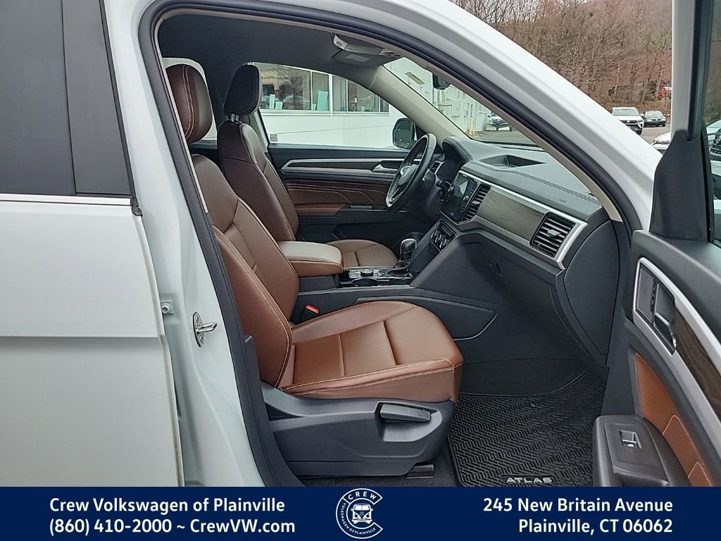 Certified 2023 Volkswagen Atlas SE w/ Black Wheel Package AWD/4WD image 16