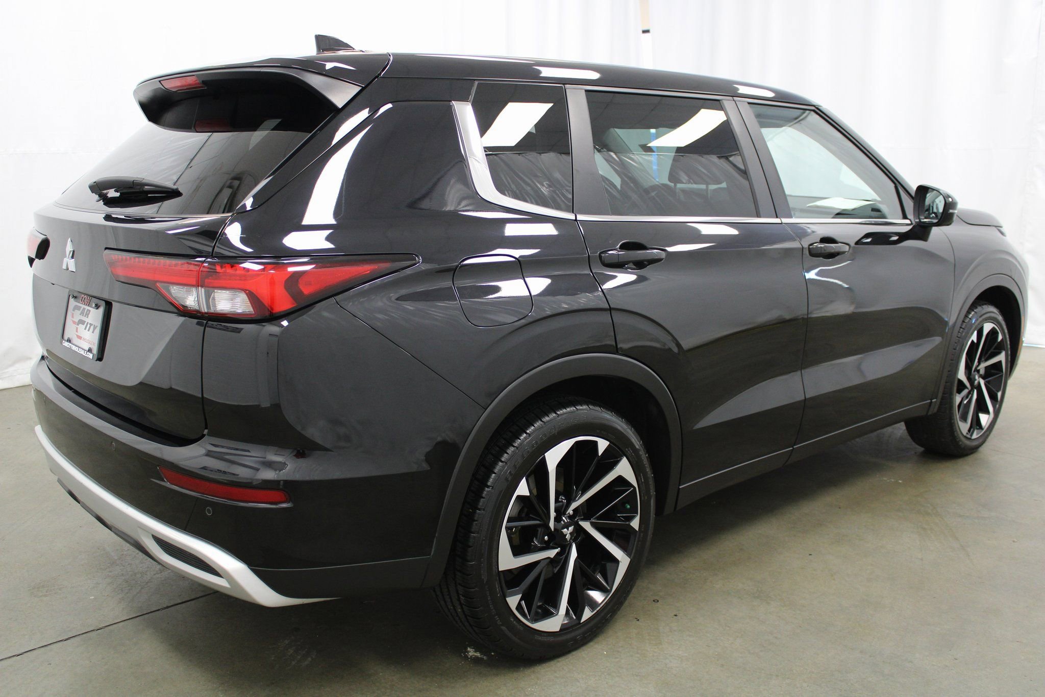 Used 2023 Mitsubishi Outlander SE AWD/4WD image 5