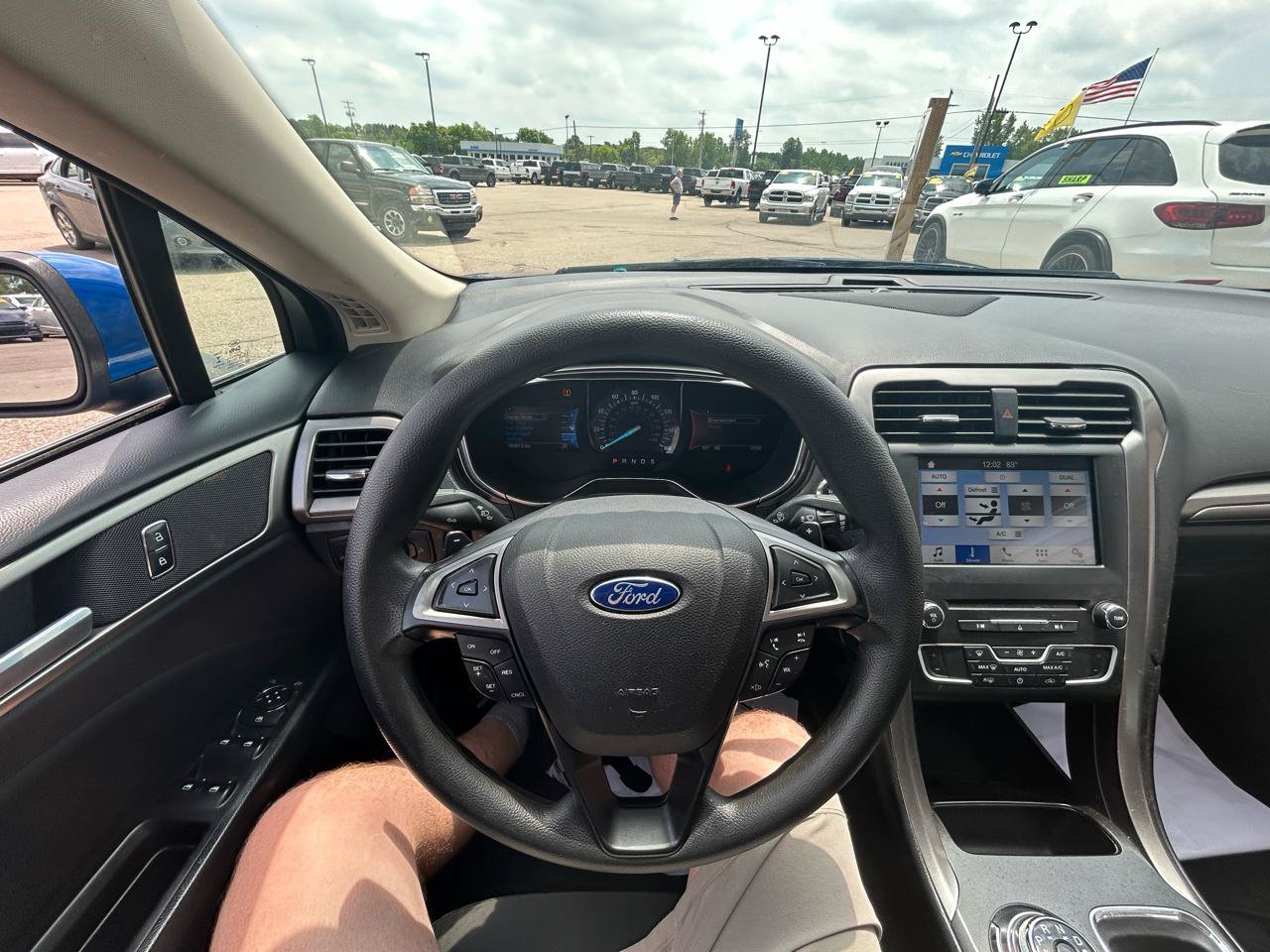 Used 2017 Ford Fusion SE w/ Fusion SE Technology Package FWD image 29